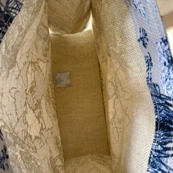 DIOR Around The World Tote, Le Baume & Lip Glow - Picture 4 of 6